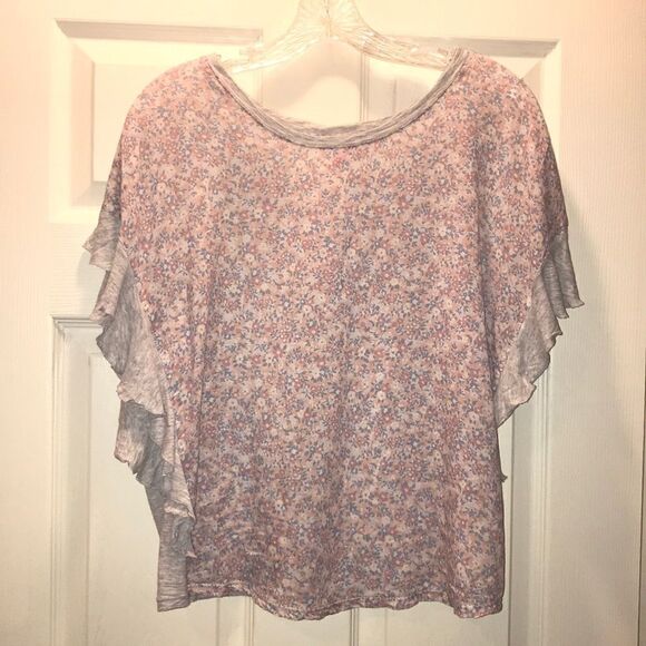 (5/$25) Vince Camuto Ditsy Floral ruffle tee - Picture 1 of 4